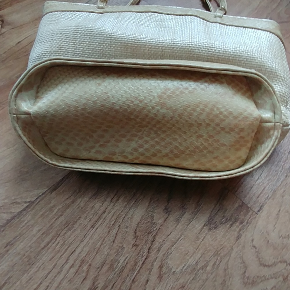 Handbag - Picture 3 of 6